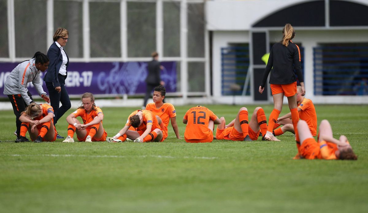 Voetbalsters Oranje onder 17 verliezen EK-finale na 4 gemiste strafschoppen