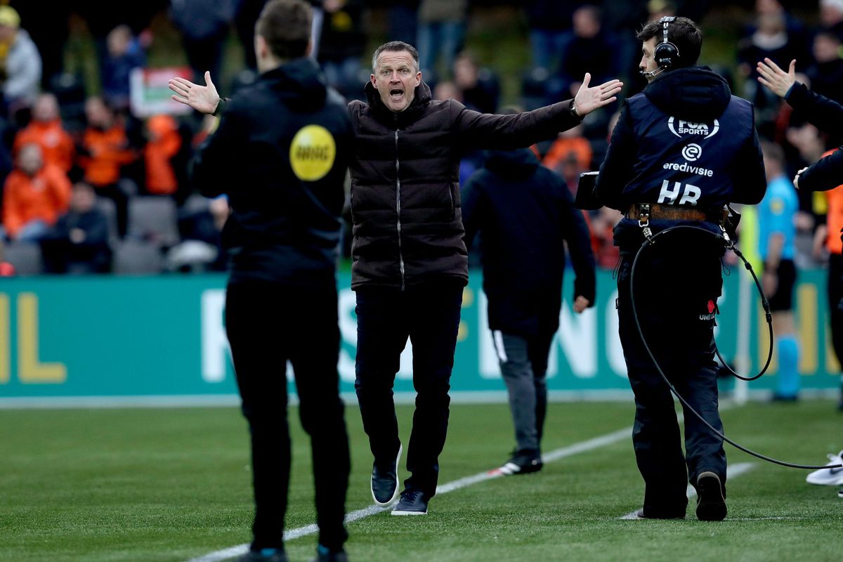Trainer FC Utrecht over blessures Ajax: 'Hoe is dit in godsnaam mogelijk?'
