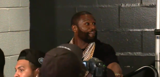 🎥 | Mayweather over 'nepgevecht' met Logan Paul: 'Pakte miljoenen door legaal te sparren'
