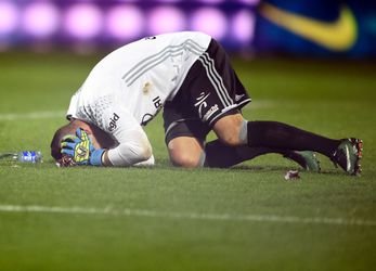 Lyon-keeper komt goed weg na vuurwerkbom