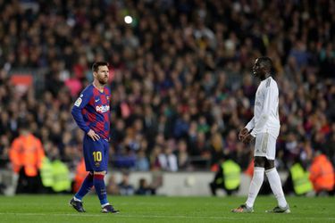 Camp Nou krijgt boete na opblaasballen tegen Real en vreest voor zware straf