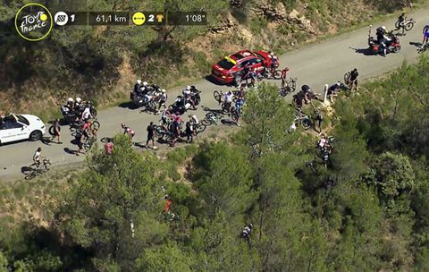 Niet lekker wakker geworden na massale val in de Tour: nog 2 renners naar huis