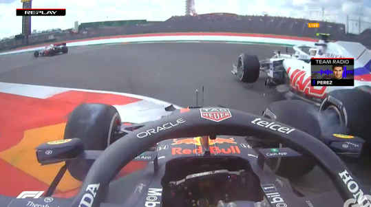 🎥 | Pérez boos op Mick Schumacher na contact: 'Die idioot keek niet in zijn spiegels!'