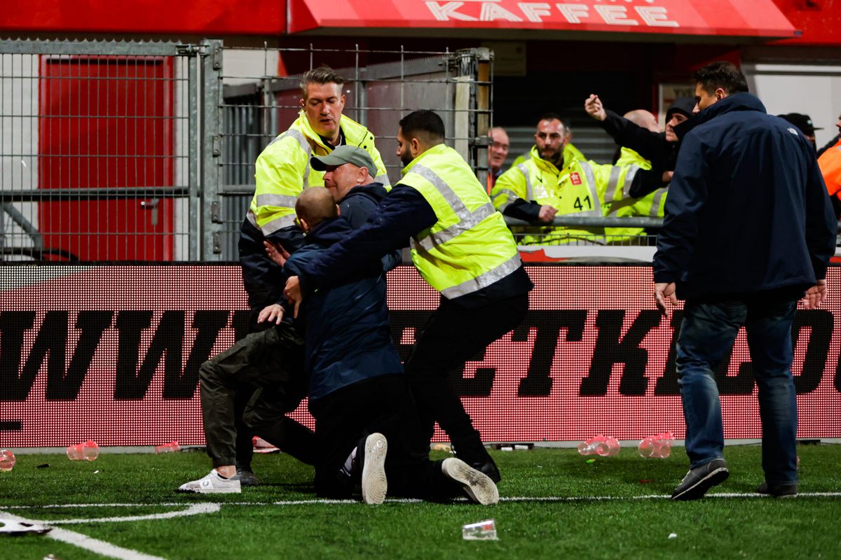 Schade na pleurisbende bij MVV-Roda JC: 10 arrestaties en meerdere gewonden