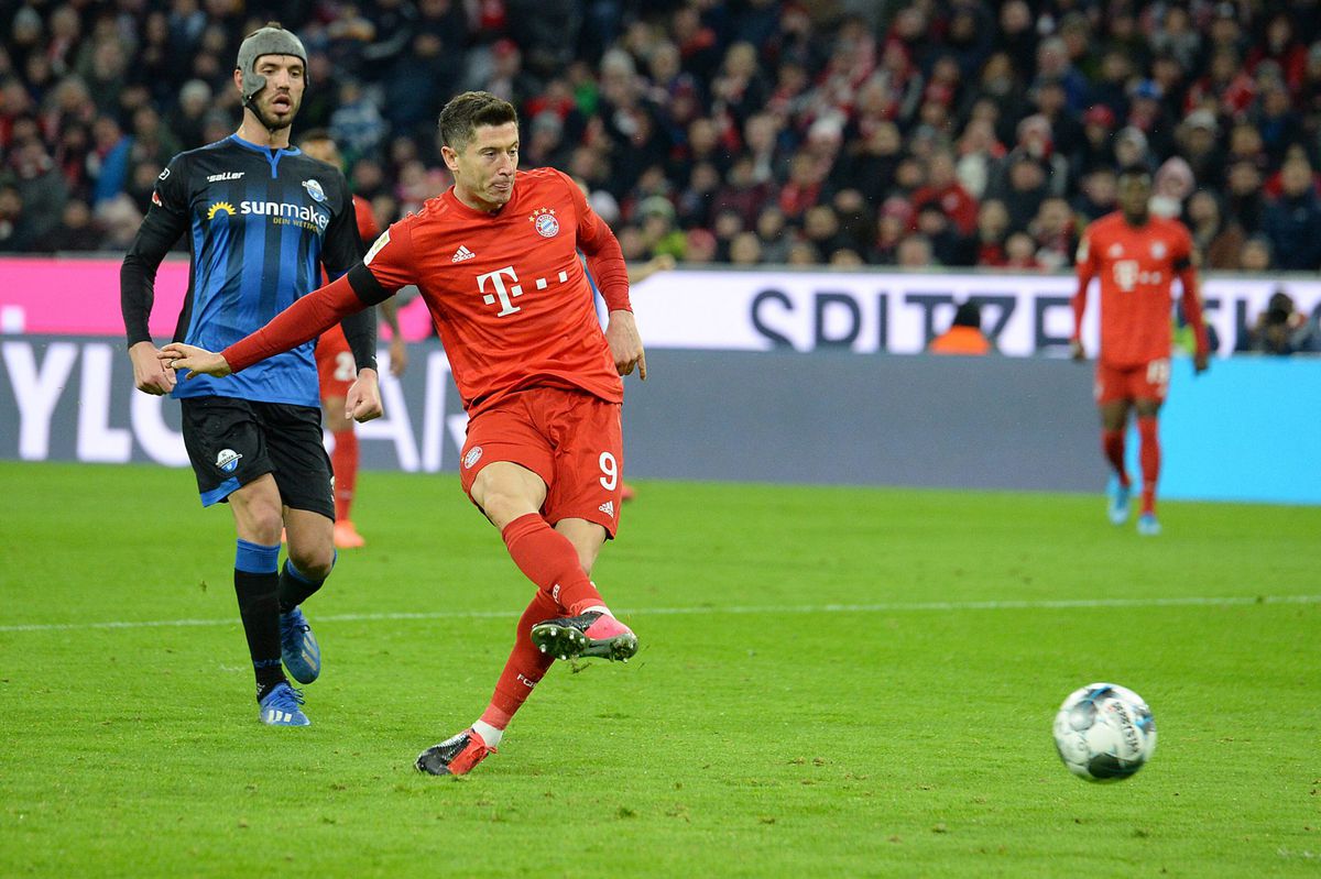 Lewandowski redt Bayern en staat op ongekend doelpuntengemiddelde dit seizoen