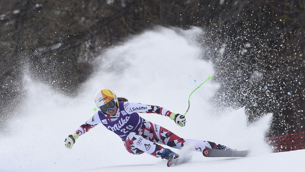 Hütter wint nipt in super-G, Gut nadert titel vanwege afhaken Vonn