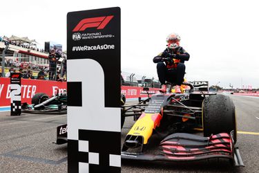 Verstappen pakt zijn 1e hattrick in de Formule 1 (en nóg een leuk record)