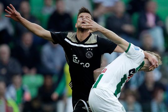 VAR-discussie bij dubieuze Ajax-goal snel opgelost: 'Dan vind ik het een goal' (video)