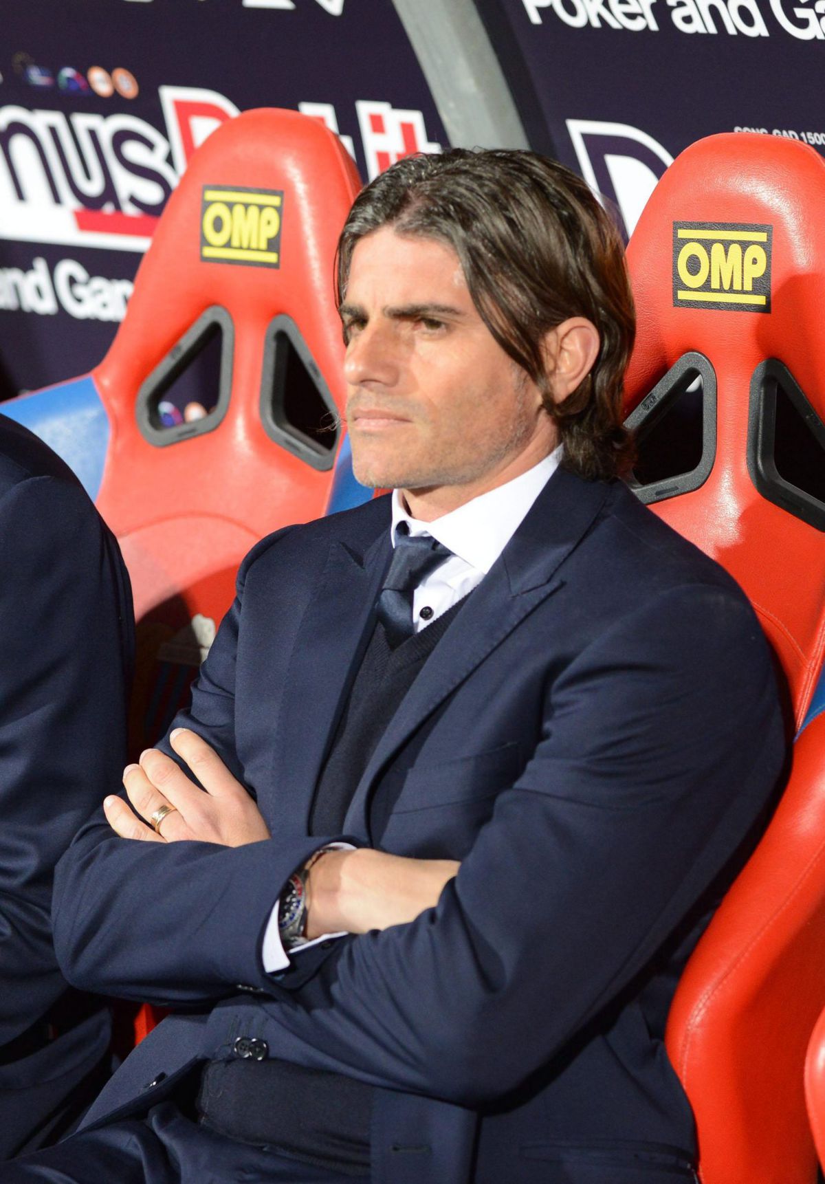 Nieuwe coach voor Van der Wiel bij Cagliari