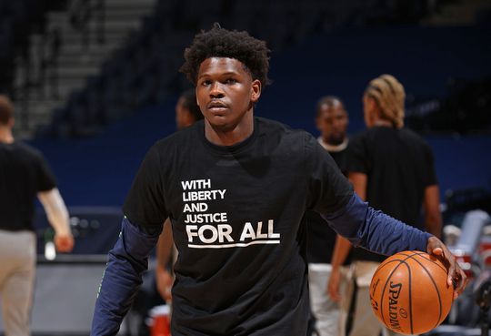 NBA-spelers met speciale shirtjes het veld op: 'Vrijheid en gerechtigheid voor iedereen'