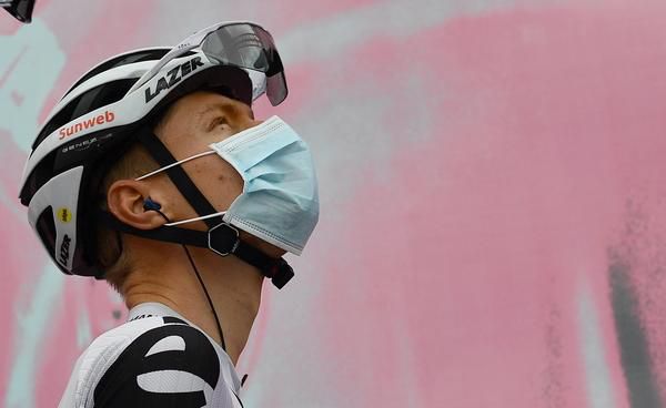 Stopt de Giro d'Italia net nu Wilco Kelderman 2de staat? 'Het zou zomaar kunnen'