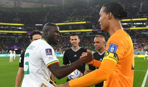 Welke aanvoerdersband heeft Virgil van Dijk nu om tegen Senegal?