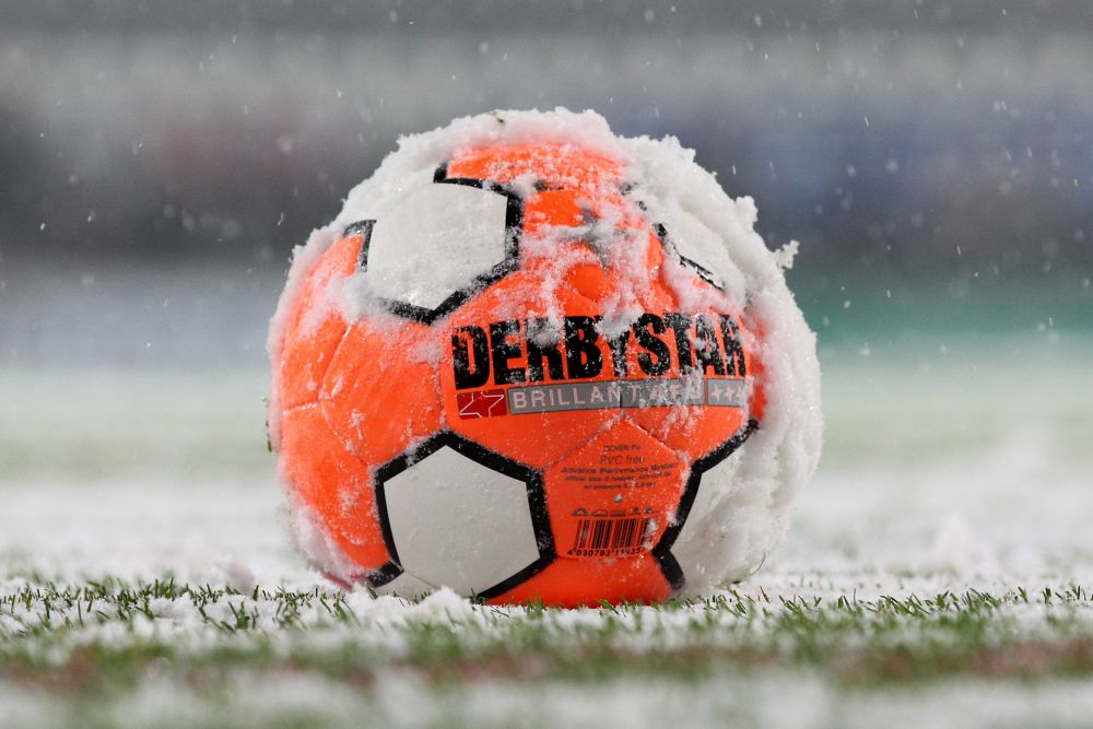 Veel 'sneeuwballengevechten' in Jupiler League door winters weer