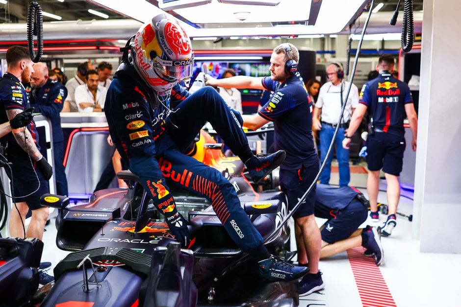 Sergio Pérez verzacht de pijn voor Red Pull met pole na vroege exit Max Verstappen