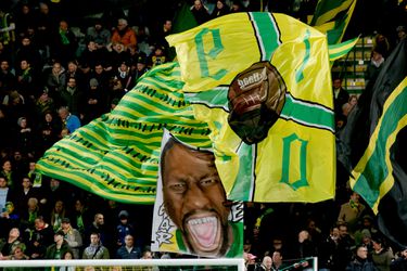 📸 | ADO-supporters onderbreken de training om de tactiek eens uit te leggen