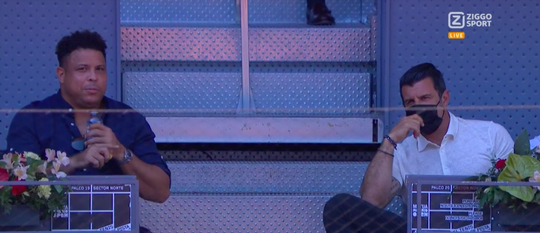 🎥 | Real-legendes Ronaldo en Figo kijken samen naar Rafael Nadal: 'Paar kilootjes erbij'