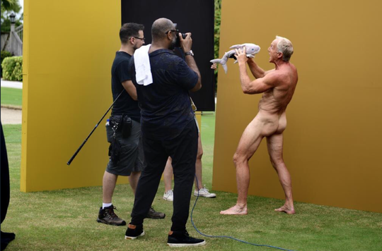 ZIEK! Golflegende Greg Norman (63) poseert naakt en showt killerbody (foto's)