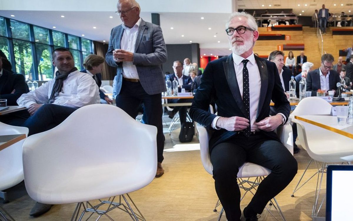 Kleurrijke Telstar-voorzitter Pieter de Waard wordt misschien Best Geklede Man 2019