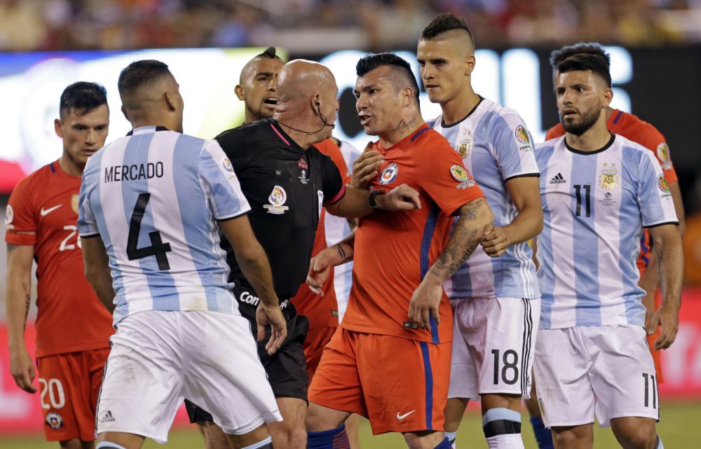 Chili wint Copa América weer na strafschoppen van Argentinië