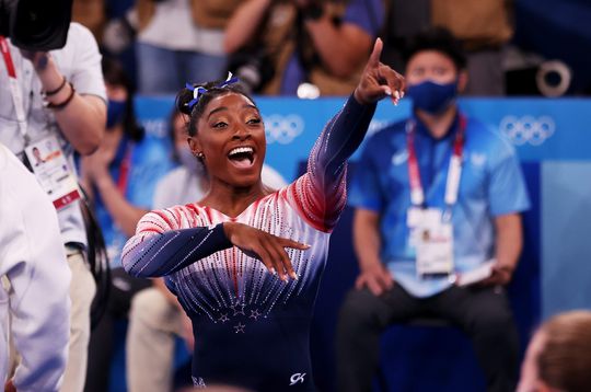 Simone Biles levert wereldprestatie met bronzen plak bij balkfinale