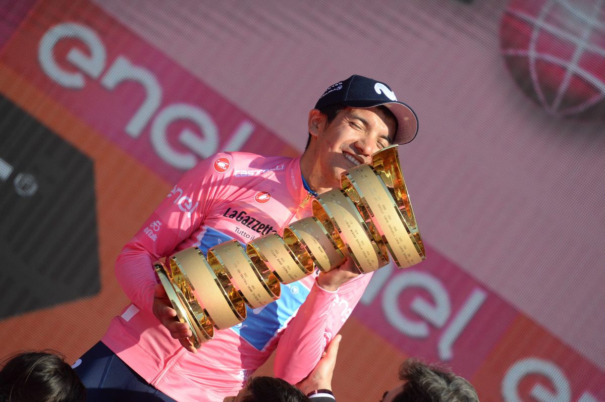 Haga schenkt geplaagd Team Sunweb zege in slottijdrit Giro, Carapaz wint roze trui, Mollema 5e