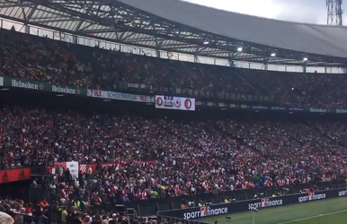 Mooie beelden: het regent weer knuffeltjes op zieke kindjes in Feyenoord-vak (video)