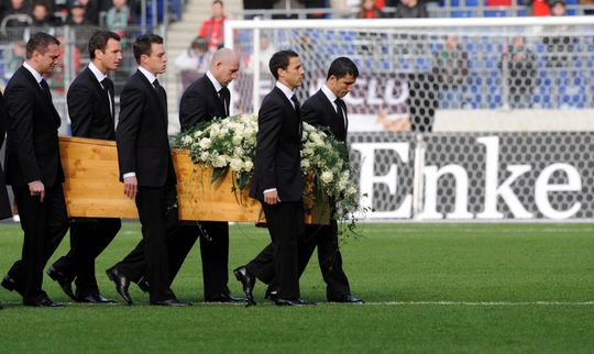 R.I.P. Robert Enke! Deze overleden sporthelden blijven voor altijd in onze gedachten (video's)