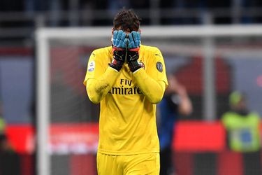 Blunder! Donnarumma voetbalt slecht mee en zorgt binnen 1 minuut voor lullig tegendoelpunt (video)