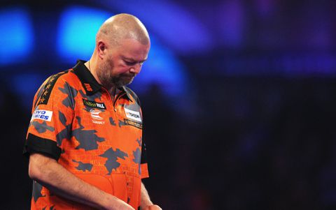Van Barneveld pleurt er gelijk uit bij Players Championship 5