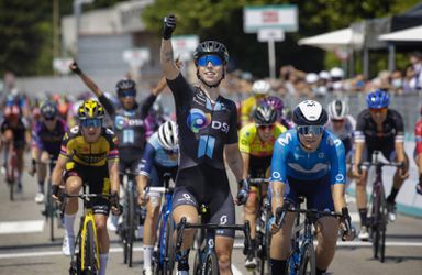 Weer Nederlands succes in Giro Donne: Lorena Wiebes wint rit, Anna van der Breggen behoudt roze