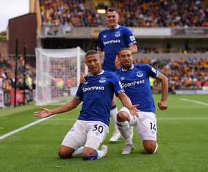 Richarlison showt klasse bij debuut, maar wint niet met Everton (video's)