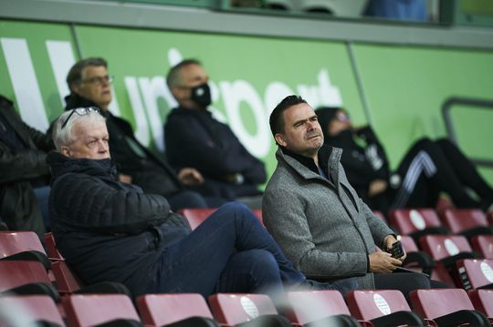 Aandeel Ajax maakte even een vrije val op de beurs na vertrek Marc Overmars