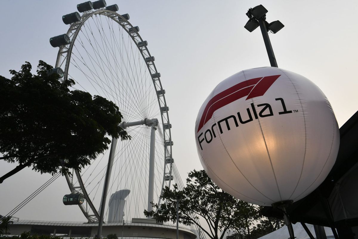 Mondkapjes tegen de smog in GP van Singapore