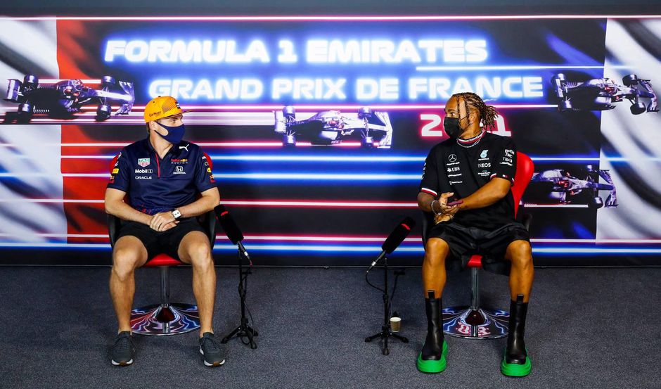 Max Verstappen beseft dat hij geluk heeft gehad in Baku: 'Als ik 'm aan de andere kant had geraakt...'