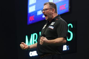 James Wade door naar de kwartfinale Grand Slam of Darts na twijfelende eerste sessie