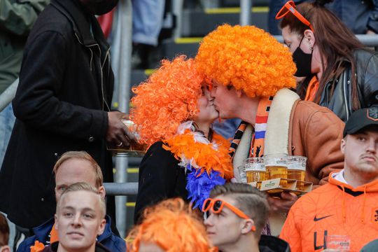 'Waarom de stadions weer opengooien? Moeten eerst vaccins in die armen zetten'