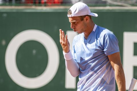 Tallon Griekspoor slaat zich met enige moeite naar kwartfinales in Genève