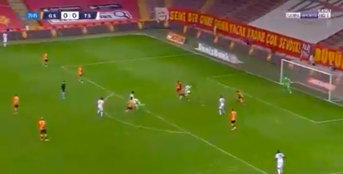🎥 | Oud-Feyenoorder Edgar Ié pegelt heerlijk HARD raak en pijnigt Galatasaray