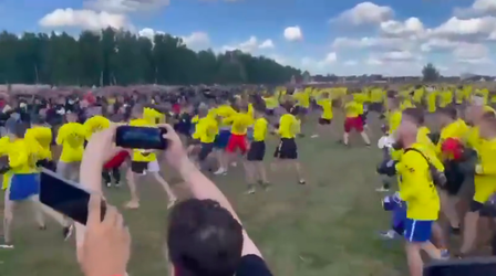 🎥 | 600 vs 600! Russen beuken erop los bij 450ste verjaardag van 'Slag bij Molodi'