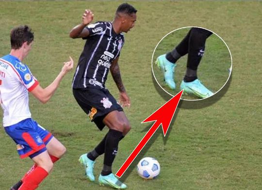 Corinthians-spits Jô beboet voor dragen kicksen in kleuren van rivaal