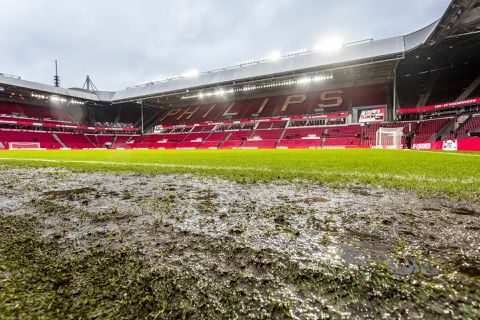 PSV gaat afgeragd moerasveld in Philips Stadion vervangen