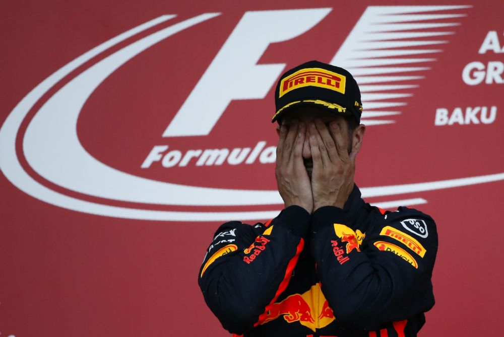Ricciardo vijf plekken terug om wisselen versnellingsbak