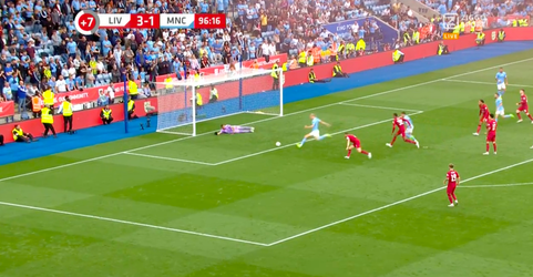 🎥 | Ongekend! City-spits Erling Haaland miste DEZE megakans tegen Liverpool