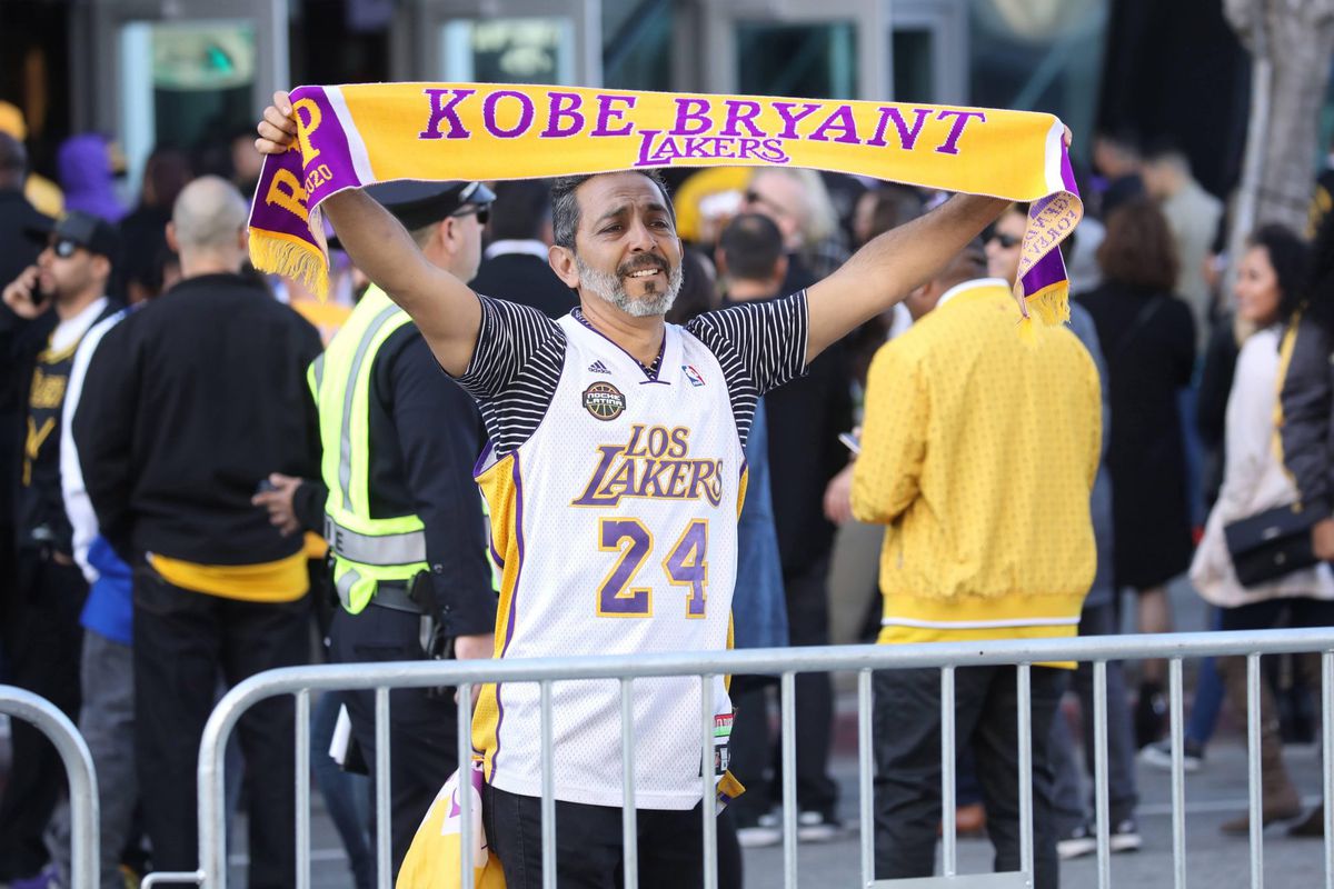 🎥 | Terugkijken: de herdenking van basketballegende Kobe Bryant