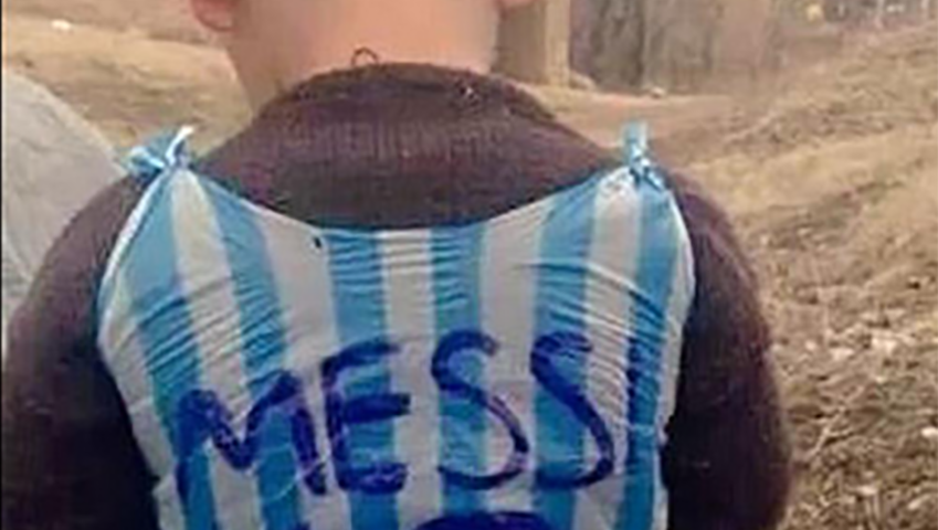 Schattige Messi-fan gaat viral en kan spoedig echt shirt ontvangen