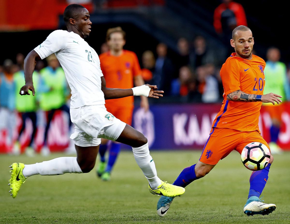 Advocaat belooft: Sneijder verbreekt tegen Luxemburg record Van der Sar