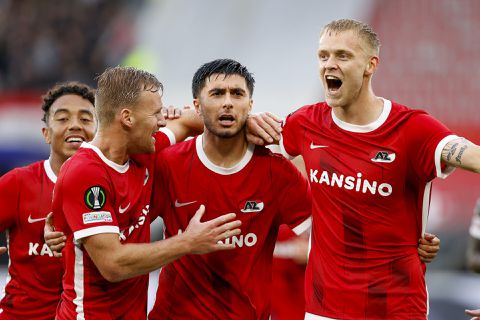 AZ heeft hulp van rode kaart nodig voor zege op 'stuntploeg' uit Liechtenstein
