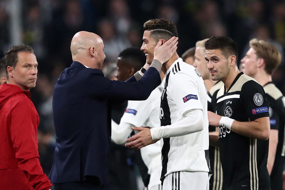 📸| Ronaldo had zin in een nieuw kapsel en heeft nu 'coupe Ten Hag' 👨‍🦲