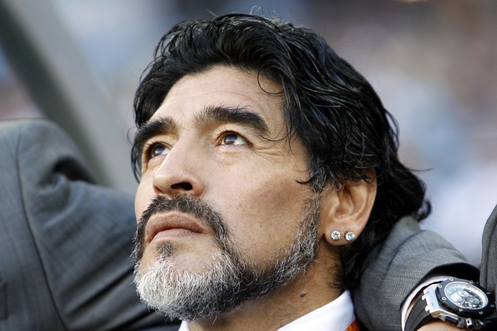 Maradona laat kapper uren rijden om zich niet te laten knippen