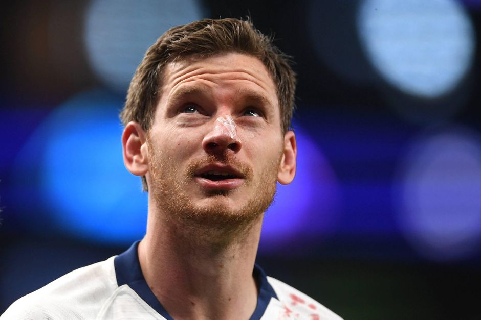 Vertonghen laat een dag na nare hoofdblessure tegen Ajax van zich horen via Twitter